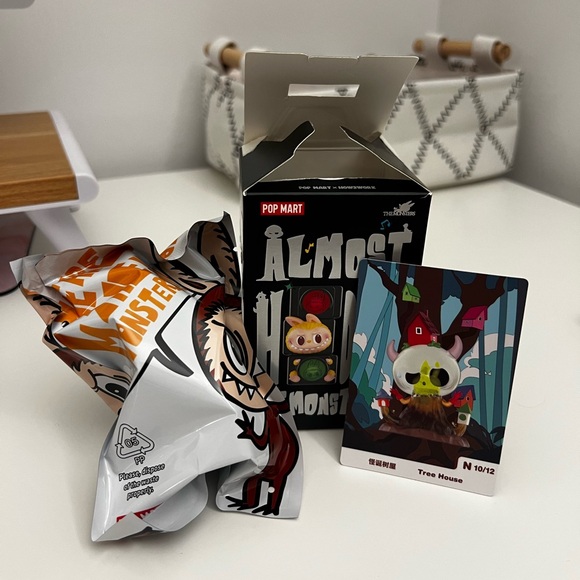 SOLD - Popmart The Monsters Almost Hidden - Tree House - Picture 2 of 2